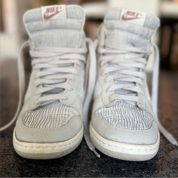 Nike Size 8 Women's White and Rose Gold High-Top Sneakers - Picture 3 of 9